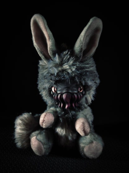 Iclunite - FRIENDTHULU Cryptid Art Doll Plush Toy