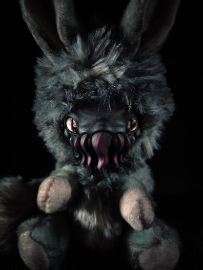 Iclunite - FRIENDTHULU Cryptid Art Doll Plush Toy