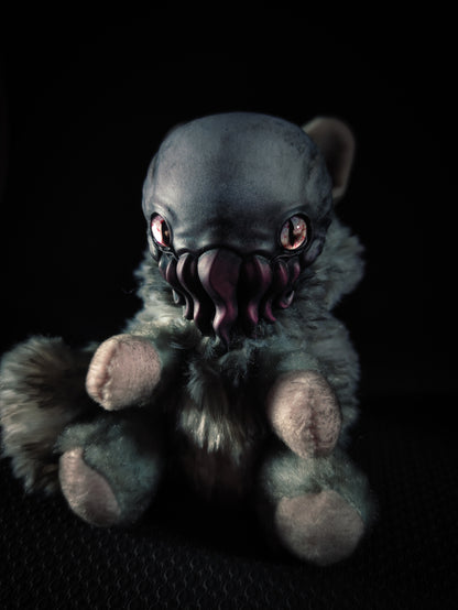 Iclunite - FRIENDTHULU Cryptid Art Doll Plush Toy