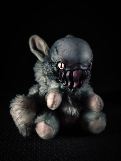 Iclunite - FRIENDTHULU Cryptid Art Doll Plush Toy