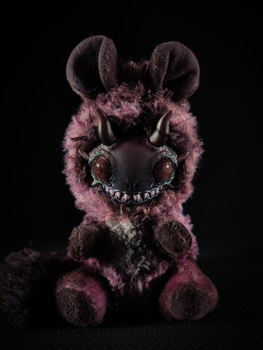 Gainketh - FRIENDPHIBIAN Cryptid Art Doll Plush Toy