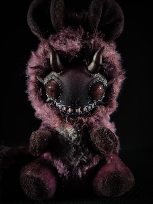 Gainketh - FRIENDPHIBIAN Cryptid Art Doll Plush Toy