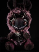 Load image into Gallery viewer, Gainketh - FRIENDPHIBIAN Cryptid Art Doll Plush Toy
