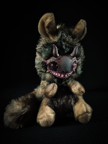 Ashindo - FRIENDPHIBIAN Cryptid Art Doll Plush Toy