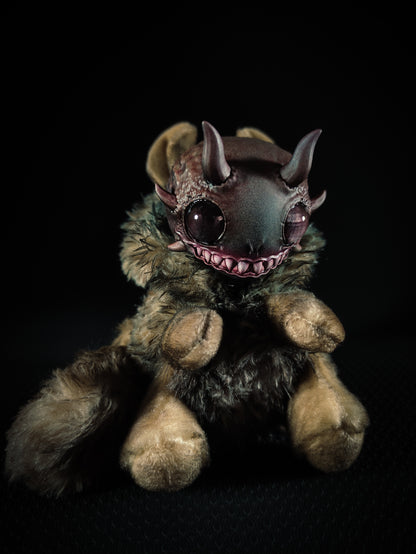 Ashindo - FRIENDPHIBIAN Cryptid Art Doll Plush Toy