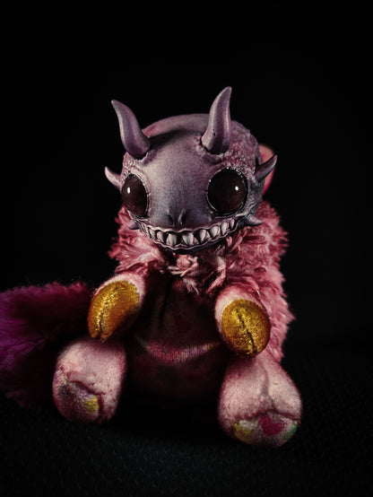 Glongoer - FRIENDPHIBIAN Cryptid Art Doll Plush Toy