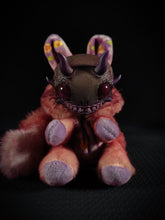 Load image into Gallery viewer, Tangebite - FRIENDPHIBIAN Cryptid Art Doll Plush Toy
