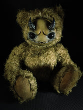Load image into Gallery viewer, Azagarr (Acid Downpour Ver.) - Monster Art Doll Plush Toy
