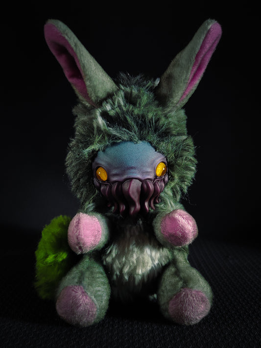 Gloamari - FRIENDTHULU Cryptid Art Doll Plush Toy