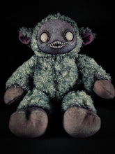 Load image into Gallery viewer, Ningen (Terrible Tartary Ver.) - Monster Art Doll Plush Toy
