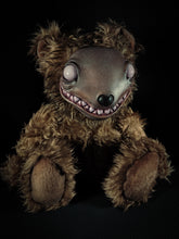 Load image into Gallery viewer, Crypteph (Gory Grin Ver.) - Monster Art Doll Plush Toy
