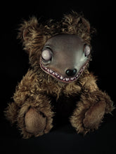 Load image into Gallery viewer, Crypteph (Gory Grin Ver.) - Monster Art Doll Plush Toy

