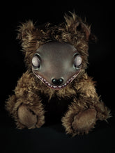 Load image into Gallery viewer, Crypteph (Gory Grin Ver.) - Monster Art Doll Plush Toy
