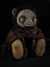 Load image into Gallery viewer, Ningen (Gold Gaze Ver.) - Monster Art Doll Plush Toy
