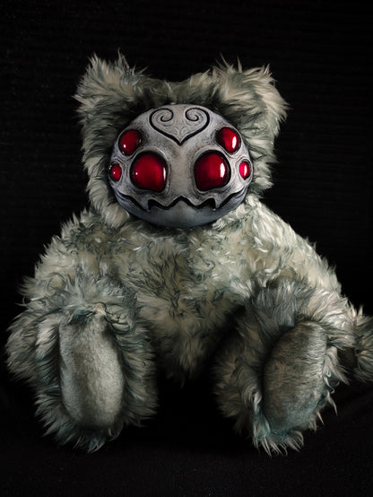 Arakobe (Albino Arachnid Ver.) - Monster Art Doll Plush Toy