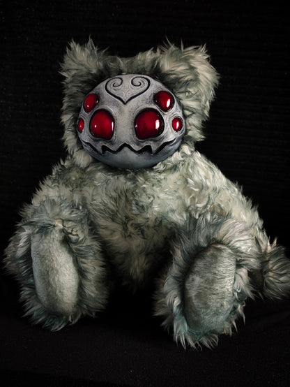 Arakobe (Albino Arachnid Ver.) - Monster Art Doll Plush Toy