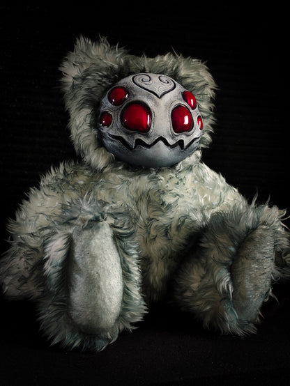 Arakobe (Albino Arachnid Ver.) - Monster Art Doll Plush Toy