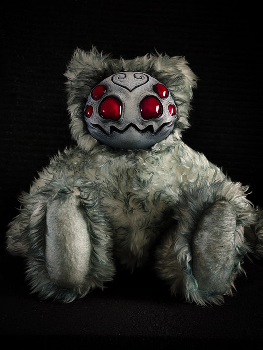 Arakobe (Albino Arachnid Ver.) - Monster Art Doll Plush Toy
