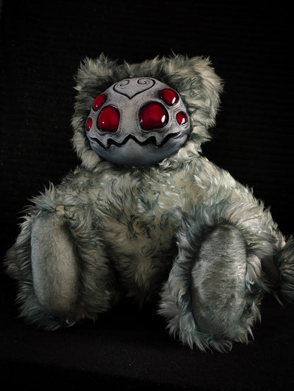 Arakobe (Albino Arachnid Ver.) - Monster Art Doll Plush Toy