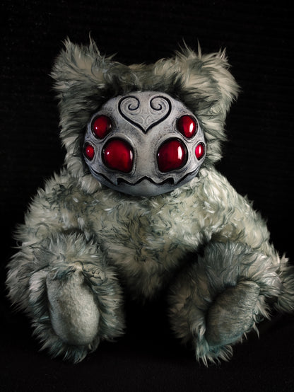 Arakobe (Albino Arachnid Ver.) - Monster Art Doll Plush Toy