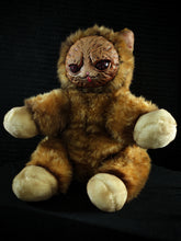 Load image into Gallery viewer, Purroz (Cheshire Snapz Ver.) - Monster Art Doll Plush Toy
