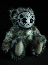 Load image into Gallery viewer, Arakobe (Goulrond Ver.) - Monster Art Doll Plush Toy
