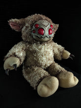 Load image into Gallery viewer, Arakobe (Silk Syndrome Ver.) - Monster Art Doll Plush Toy
