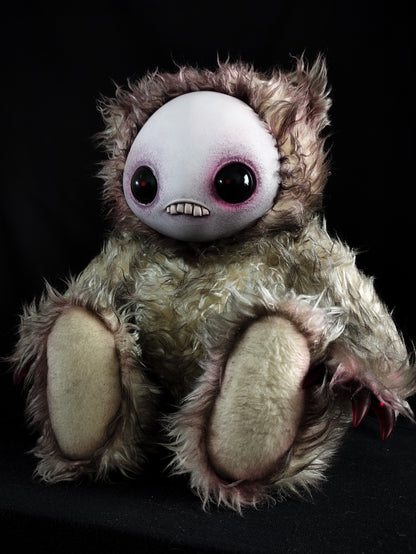 Jitters (Albino Atrocity Ver.) - Monster Art Doll Plush Toy