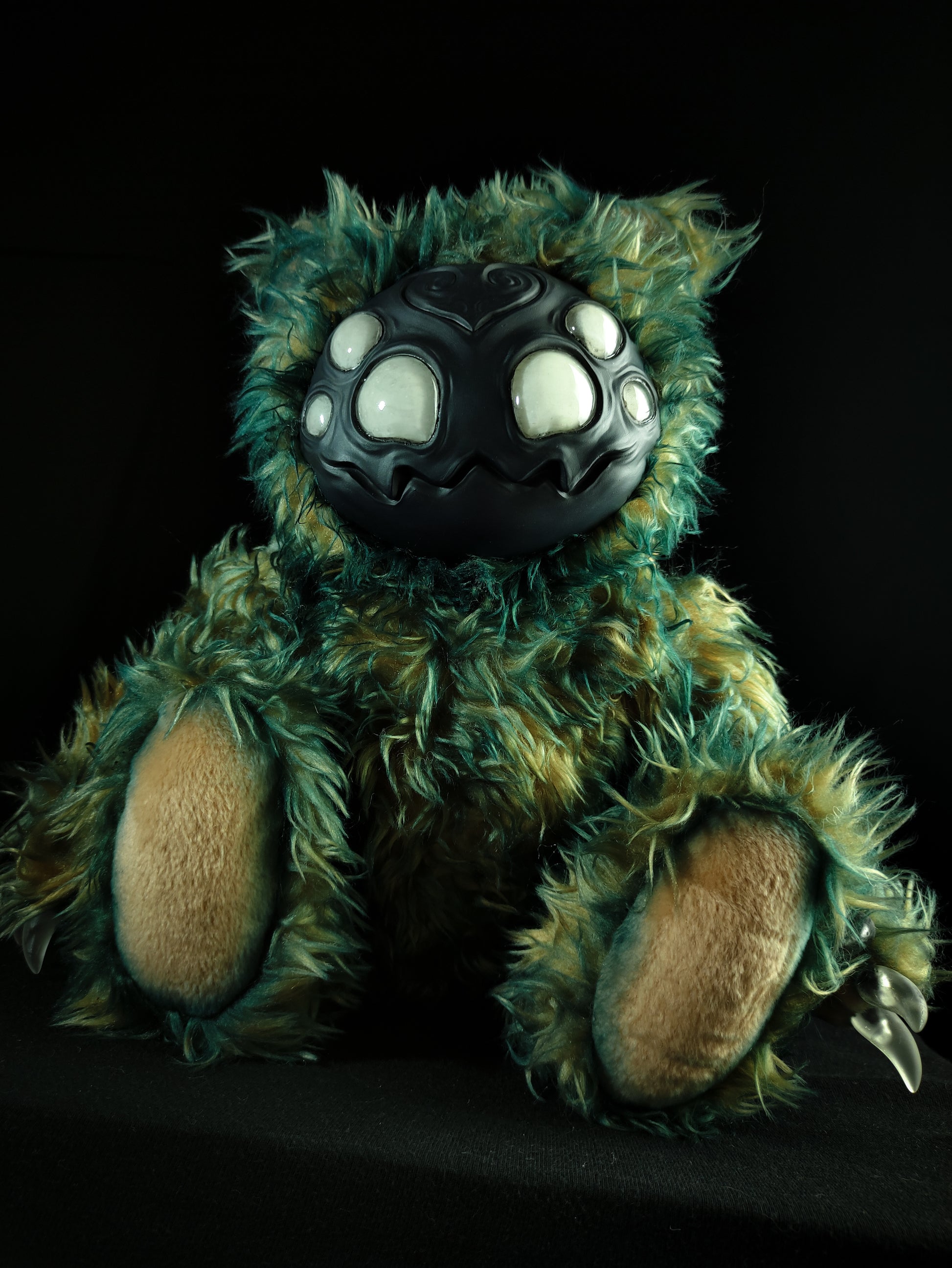 Arakobe (Vacuous Pearl Ver.) - Monster Art Doll Plush Toy
