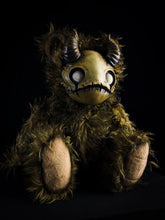 Load image into Gallery viewer, Mori (Scritch Scratch Ver.) - Monster Art Doll Plush Toy
