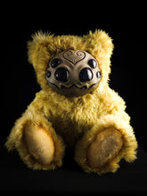 Load image into Gallery viewer, Arakobe (Sand Krawler Ver.) - Monster Art Doll Plush Toy

