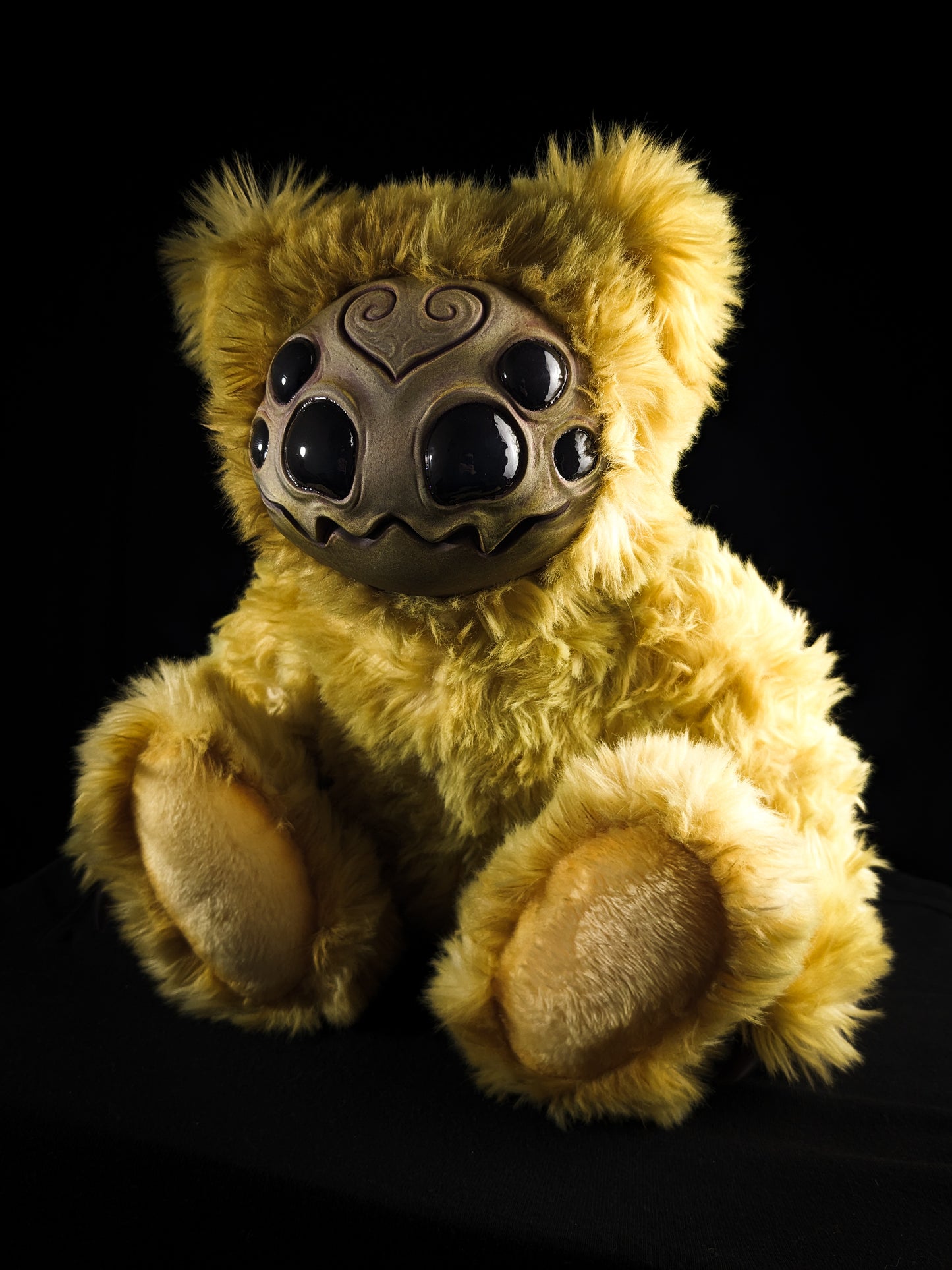 Arakobe (Sand Krawler Ver.) - Monster Art Doll Plush Toy