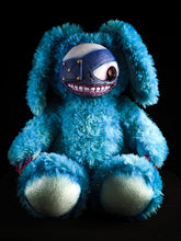 Load image into Gallery viewer, Eyepatch (Kandy Kagune ver.) - Monster Art Doll Plush Toy
