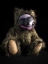 Load image into Gallery viewer, Eyepatch (Kathartic Karnage ver.) - Monster Art Doll Plush Toy
