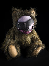 Load image into Gallery viewer, Eyepatch (Kathartic Karnage ver.) - Monster Art Doll Plush Toy
