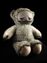Load image into Gallery viewer, Gosia (Rustic Melancholy Ver.) - CRYPTCRITS Monster Art Doll Plush Toy
