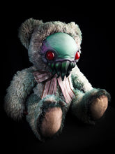 Load image into Gallery viewer, Eldinuth (Sullen Slither Ver.) - CRYPTCRITS Monster Art Doll Plush Toy
