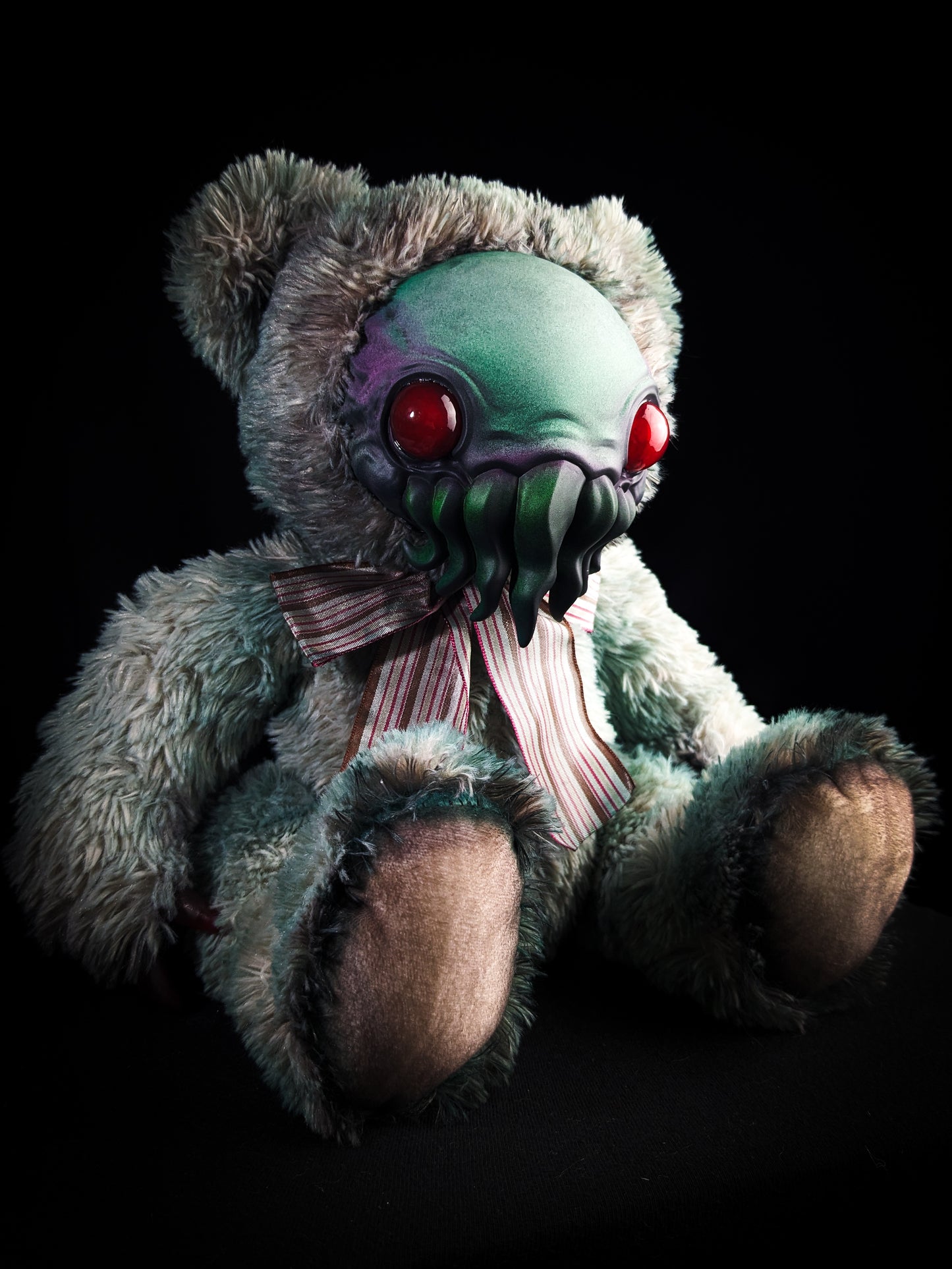 Eldinuth (Sullen Slither Ver.) - CRYPTCRITS Monster Art Doll Plush Toy