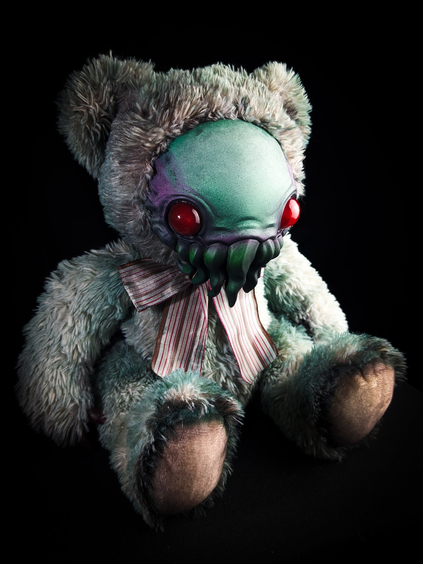 Eldinuth (Sullen Slither Ver.) - CRYPTCRITS Monster Art Doll Plush Toy
