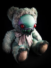 Load image into Gallery viewer, Eldinuth (Sullen Slither Ver.) - CRYPTCRITS Monster Art Doll Plush Toy

