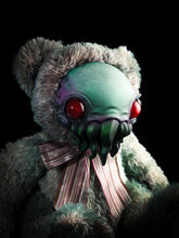 Load image into Gallery viewer, Eldinuth (Sullen Slither Ver.) - CRYPTCRITS Monster Art Doll Plush Toy
