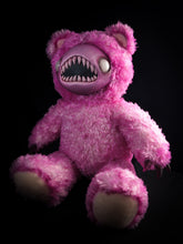 Load image into Gallery viewer, Skree (Shrieking Sherbet Ver.) - CRYPTCRITS Monster Art Doll Plush Toy
