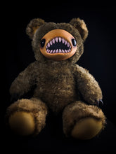 Load image into Gallery viewer, Eternal Wail: Skree - CRYPTCRITS Handcrafted Screaming Monster Art Doll Plush Toy for Alternative Vixens
