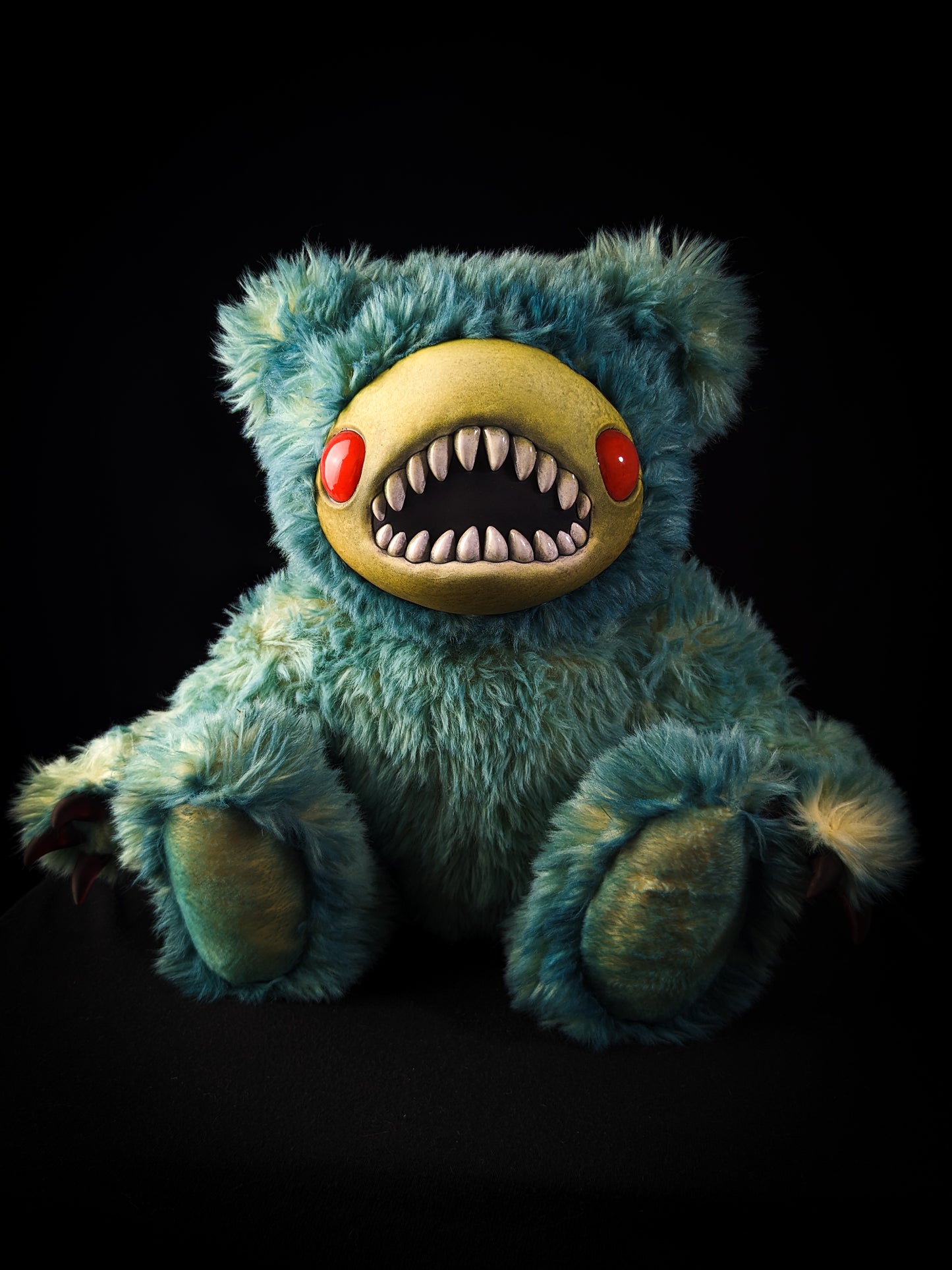 Skree (Gloomy Gasp Ver.) - CRYPTCRITS Monster Art Doll Plush Toy