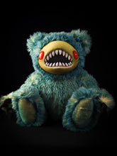 Load image into Gallery viewer, Skree (Gloomy Gasp Ver.) - CRYPTCRITS Monster Art Doll Plush Toy

