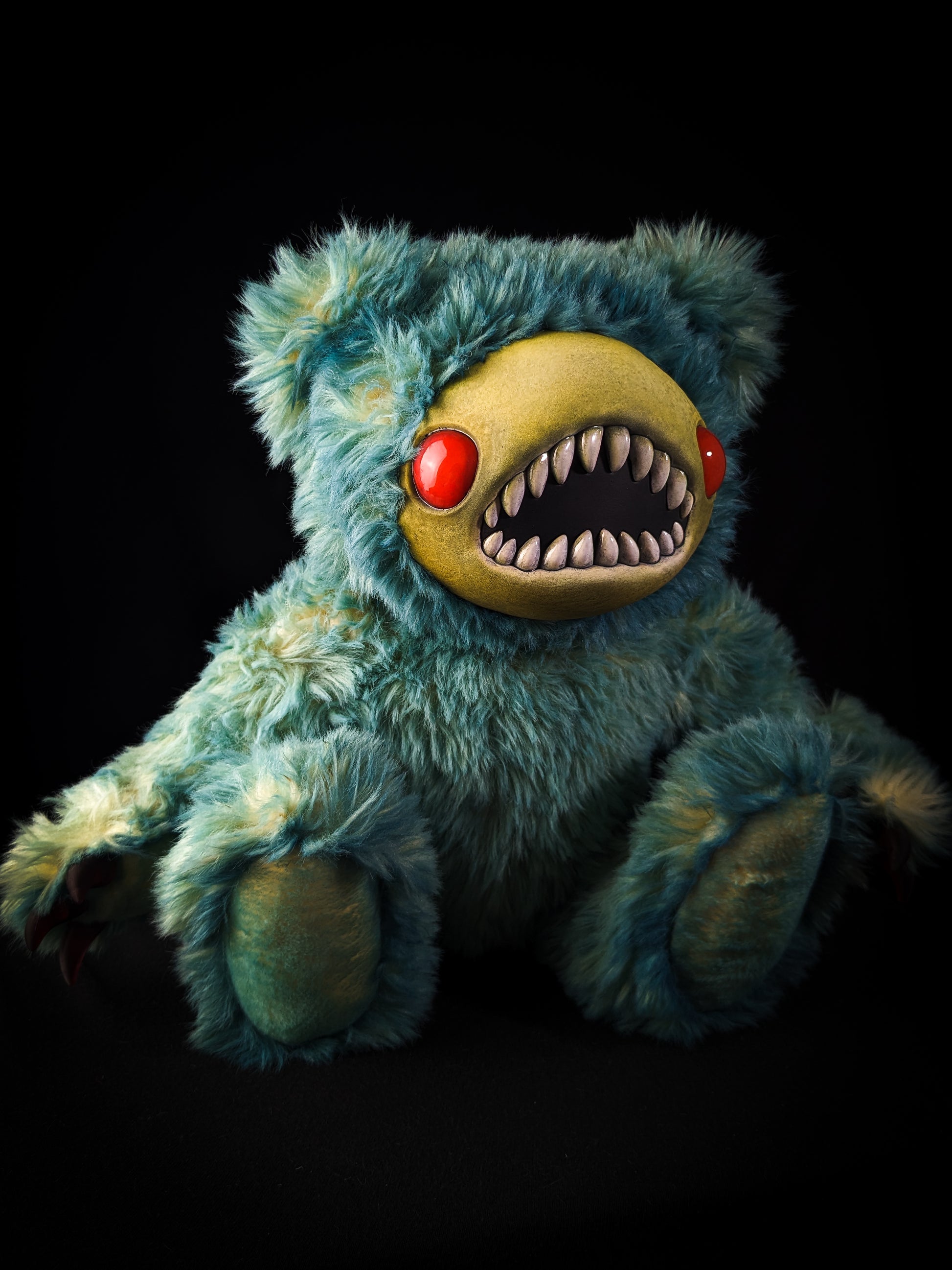 Skree (Gloomy Gasp Ver.) - CRYPTCRITS Monster Art Doll Plush Toy