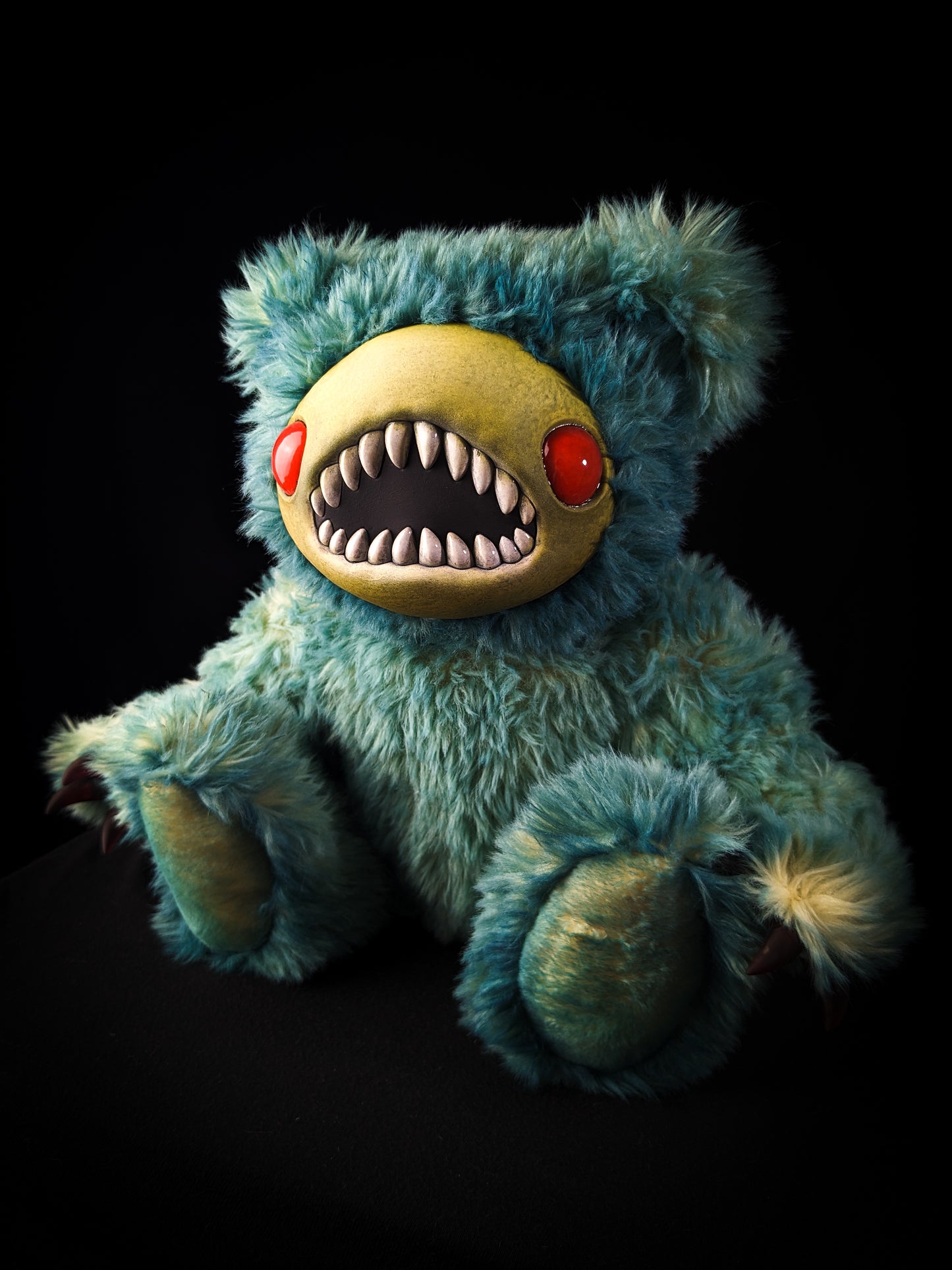 Skree (Gloomy Gasp Ver.) - CRYPTCRITS Monster Art Doll Plush Toy