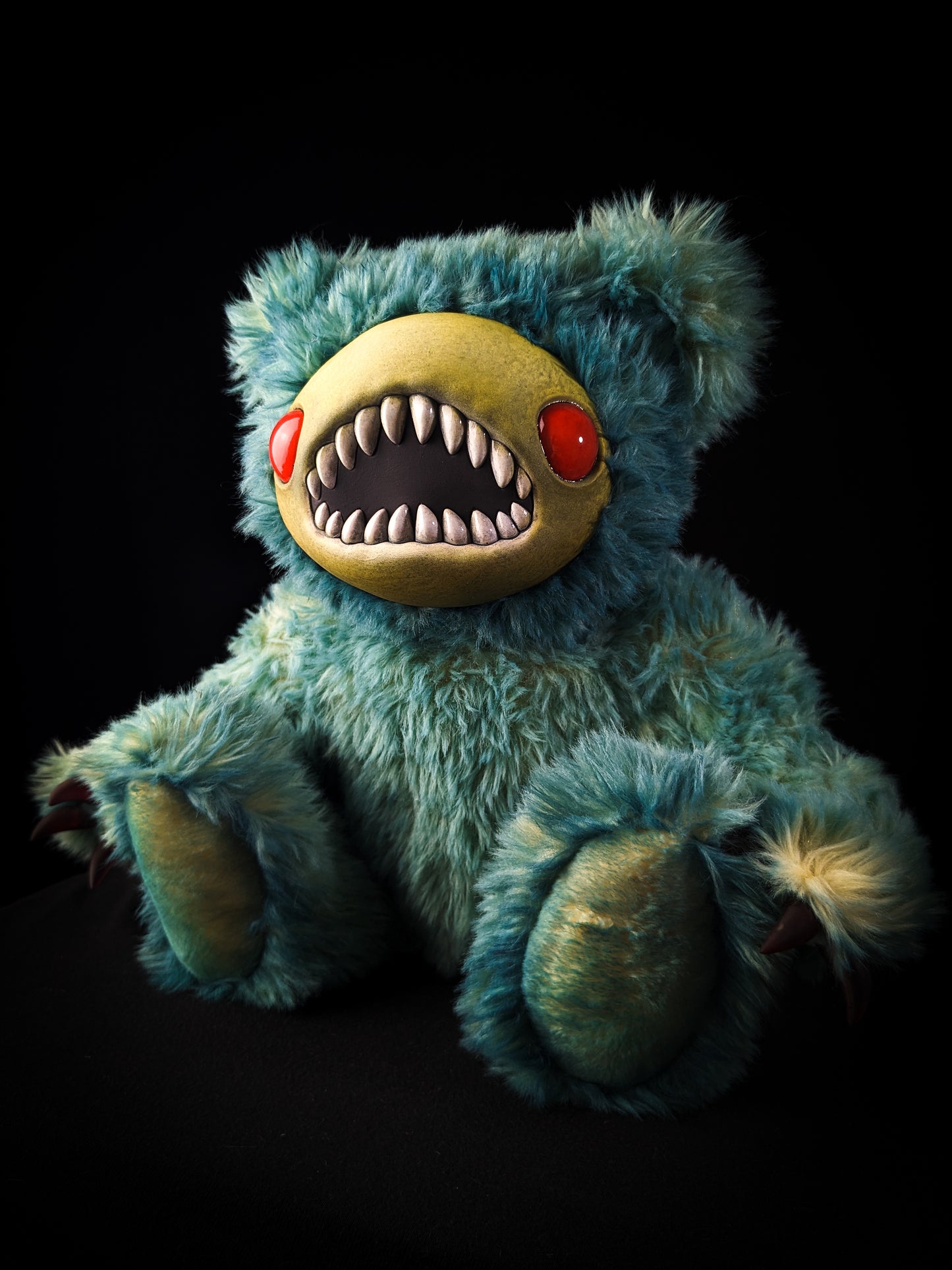 Skree (Gloomy Gasp Ver.) - CRYPTCRITS Monster Art Doll Plush Toy