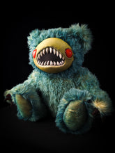 Load image into Gallery viewer, Skree (Gloomy Gasp Ver.) - CRYPTCRITS Monster Art Doll Plush Toy
