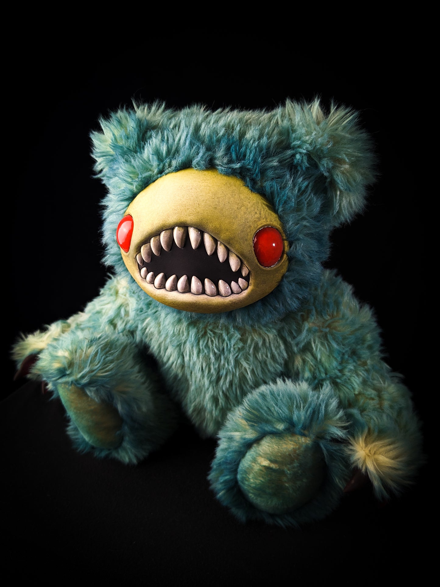 Skree (Gloomy Gasp Ver.) - CRYPTCRITS Monster Art Doll Plush Toy